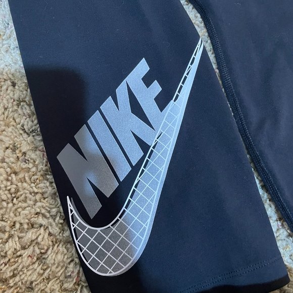 Nike Black Capri Crop Leggings Plus Size 3X - Picture 3 of 8